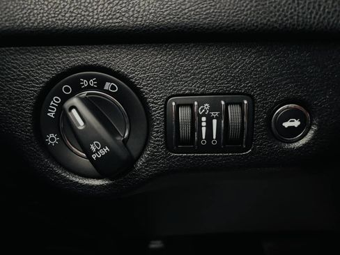 Used 2016 Chrysler 300 C AWD/4WD image 38