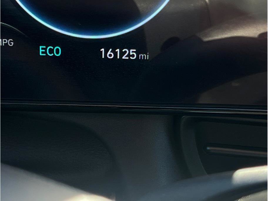 Used 2025 Hyundai Elantra SEL FWD image 20