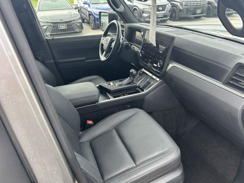 Used 2024 Lexus GX 550 image 14