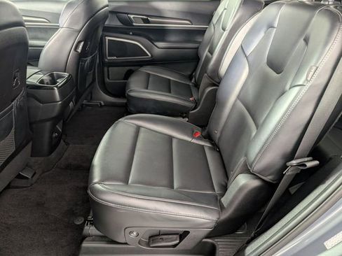 Used 2025 Kia Telluride S image 27