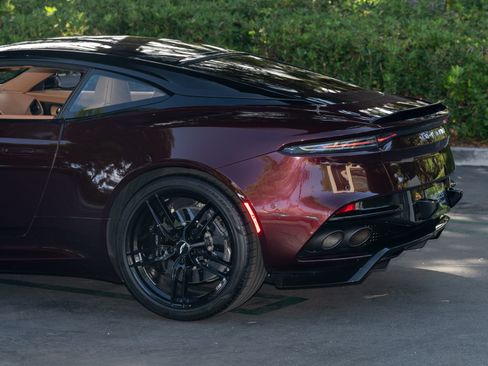Used 2020 Aston Martin DBS Superleggera RWD image 6