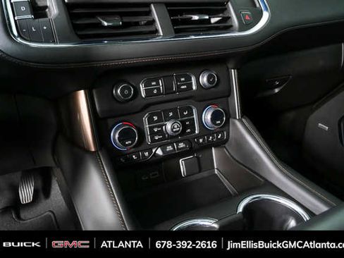 Used 2023 Chevrolet Suburban High Country image 18