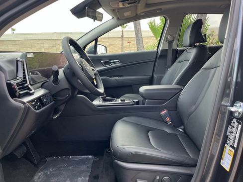 New 2025 Kia Sportage SX FWD image 8