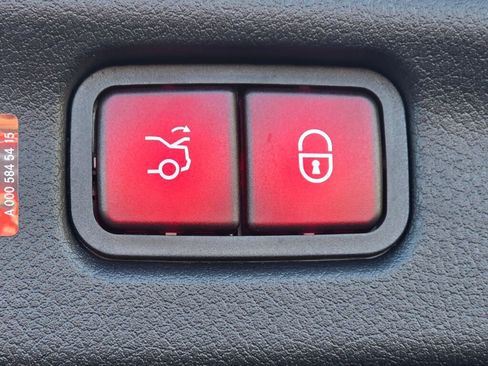 New 2026 Mercedes-Benz C 300 4MATIC Sedan image 22