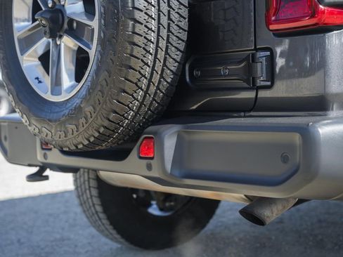 Used 2020 Jeep Wrangler Unlimited Sahara image 7