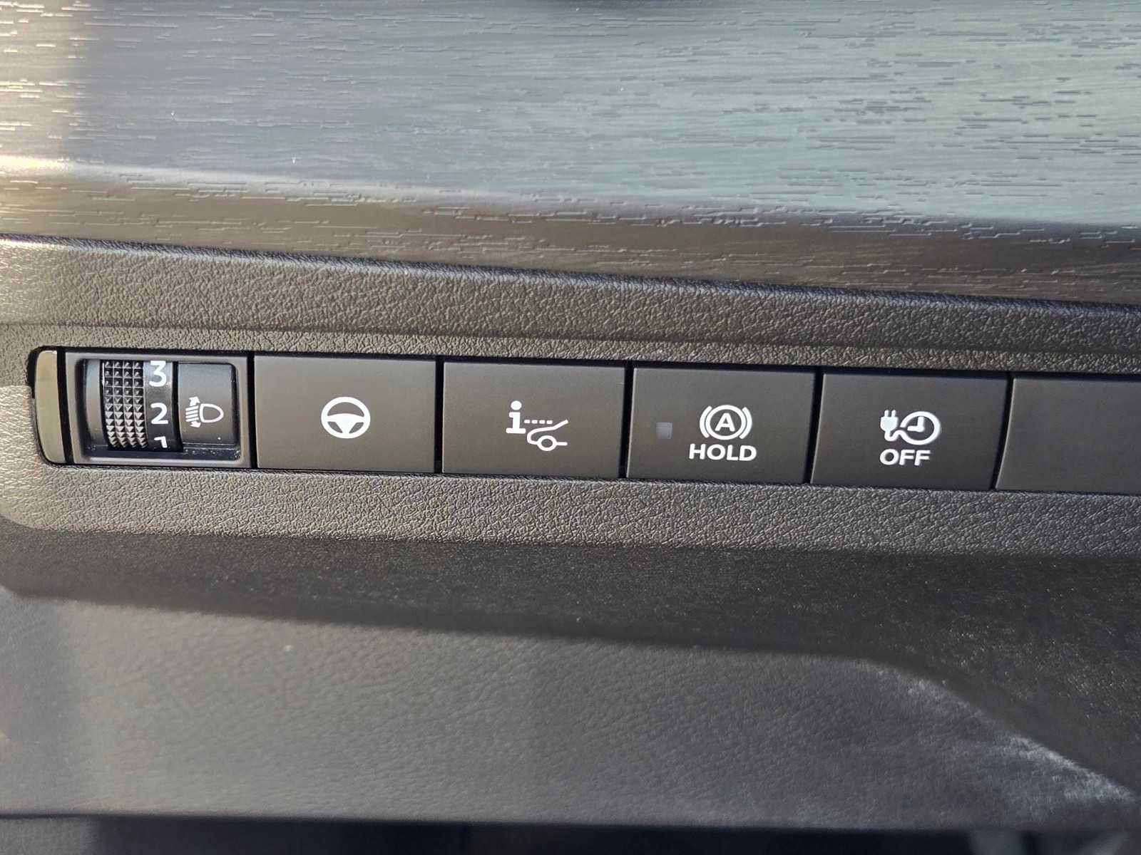 Used 2024 Nissan Ariya FWD image 25