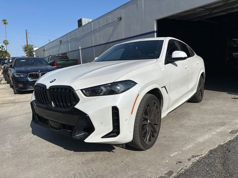 Used 2024 BMW X6 xDrive40i w/ Premium Package AWD/4WD image 3