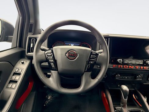 Used 2025 Nissan Frontier PRO-4X w/ Tow Package image 12