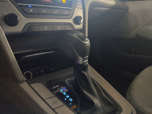 Used 2018 Hyundai Elantra SE FWD image 26