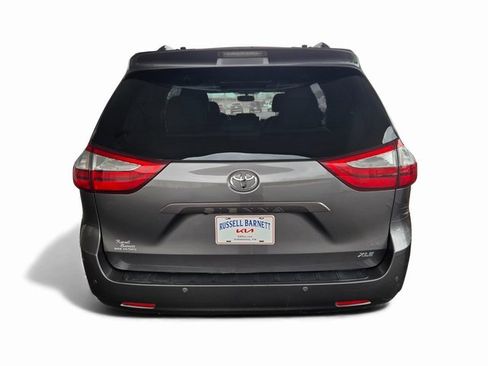 Used 2017 Toyota Sienna XLE image 22