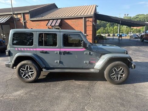 Used 2024 Jeep Wrangler Unlimited Sahara AWD/4WD image 4