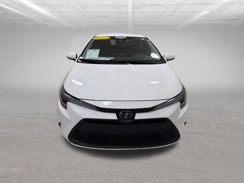 Used 2025 Toyota Corolla LE FWD image 2
