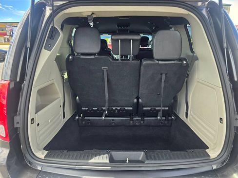 Used 2019 Dodge Grand Caravan SXT w/ Rear Park Assist Package FWD image 14