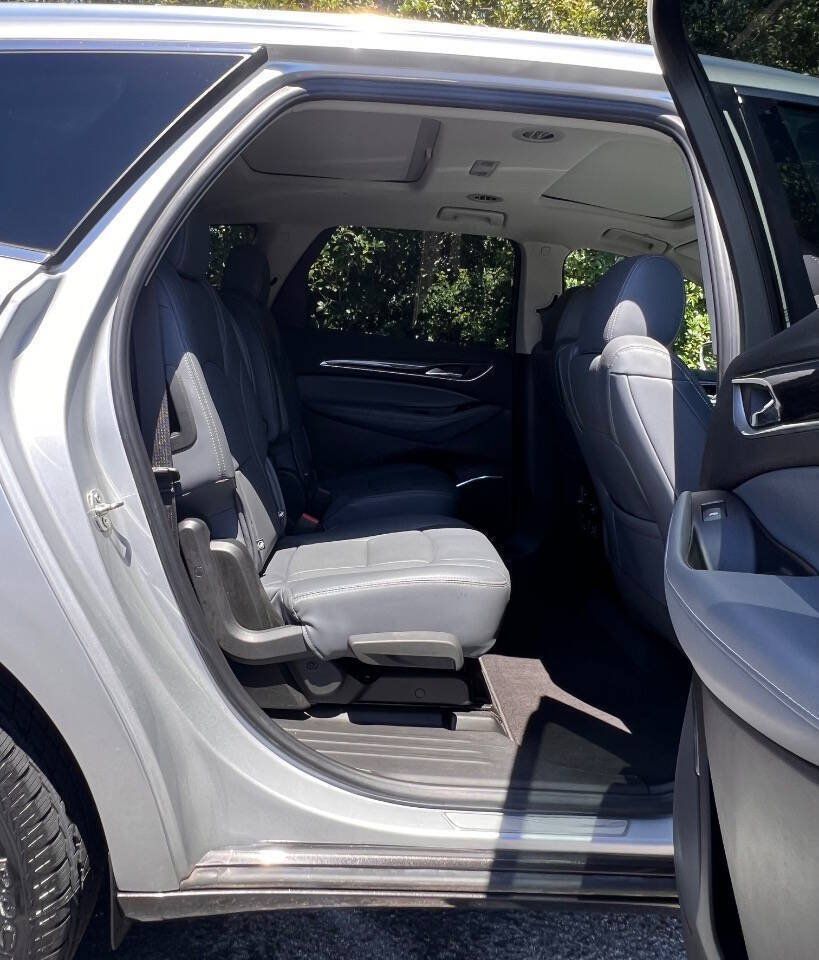 Used 2020 Buick Enclave Essence w/ Sound and Sites Package AWD/4WD image 19