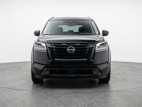 Used 2025 Nissan Pathfinder SV FWD image 2