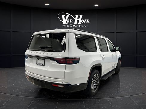 Used 2023 Jeep Wagoneer 4WD w/ Premium Group I image 7