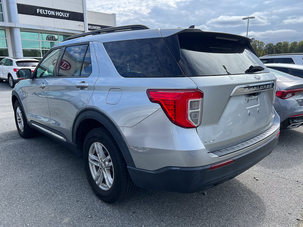 Used 2022 Ford Explorer XLT AWD/4WD image 3