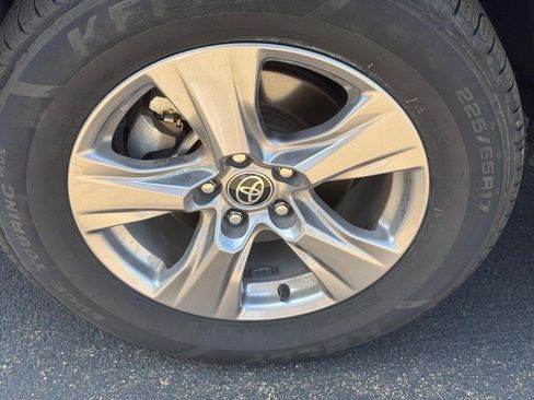 Used 2025 Toyota RAV4 XLE AWD/4WD image 7