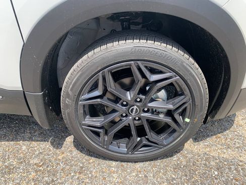 New 2026 Nissan Kicks SR w/ Cold Weather Package FWD image 6