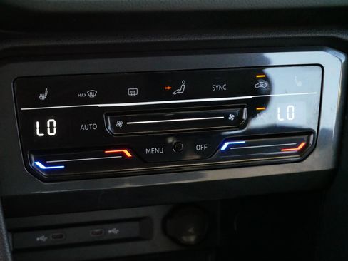 Used 2023 Volkswagen Tiguan SE AWD/4WD image 23