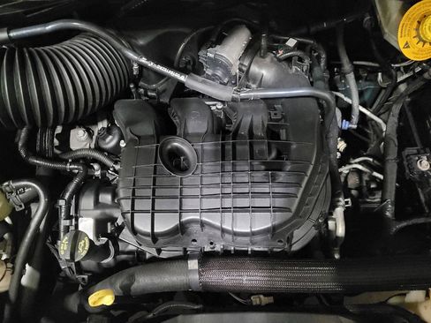 Used 2016 Chrysler Town & Country Touring image 30