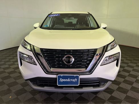 Used 2021 Nissan Rogue SV image 2