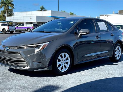 Used 2025 Toyota Corolla LE FWD image 2