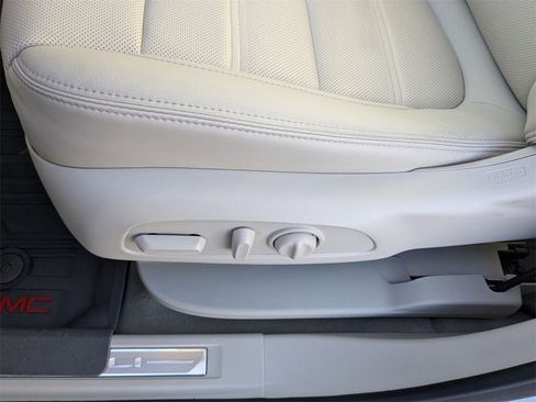 Certified 2023 GMC Acadia Denali w/ Denali Ultimate Package image 20