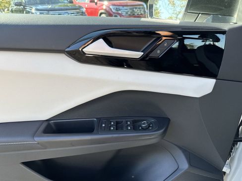 New 2025 Volkswagen Taos S image 15