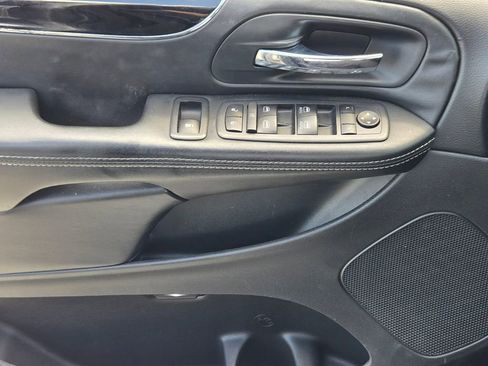Used 2018 Dodge Grand Caravan SE FWD image 30