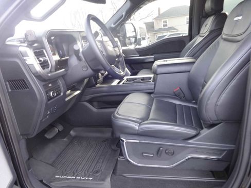 Used 2025 Ford F350 Platinum w/ FX4 Off-Road Package image 16