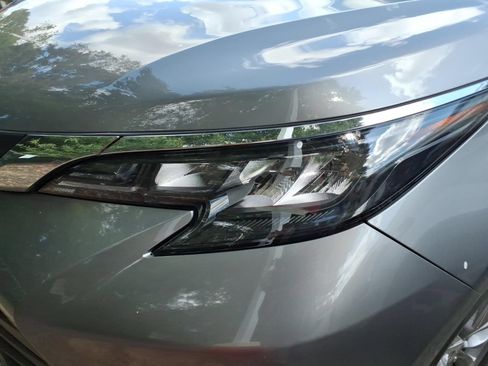 Used 2026 Toyota Sienna XLE FWD image 5
