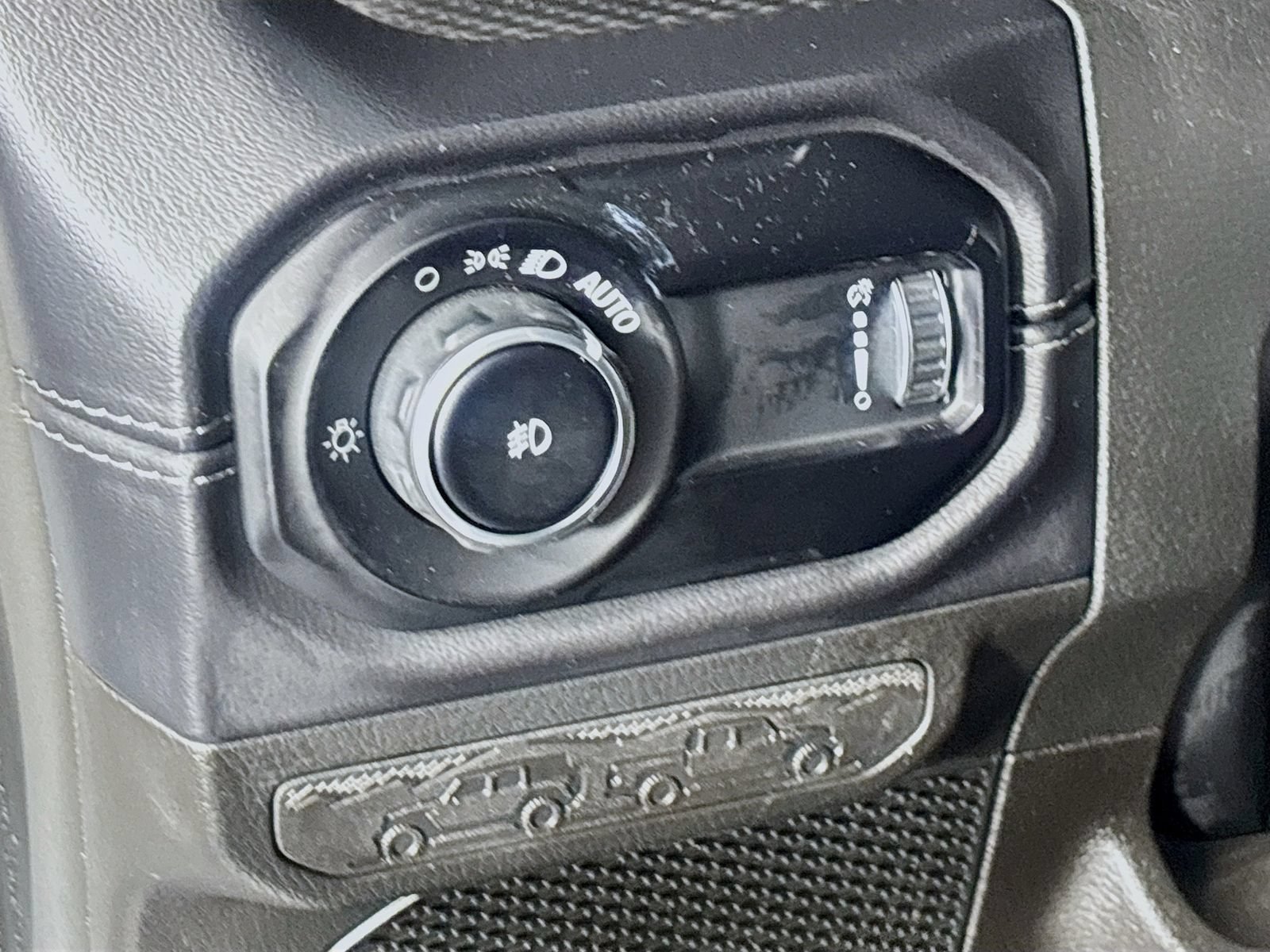 Used 2025 Jeep Wrangler Unlimited Rubicon AWD/4WD image 10