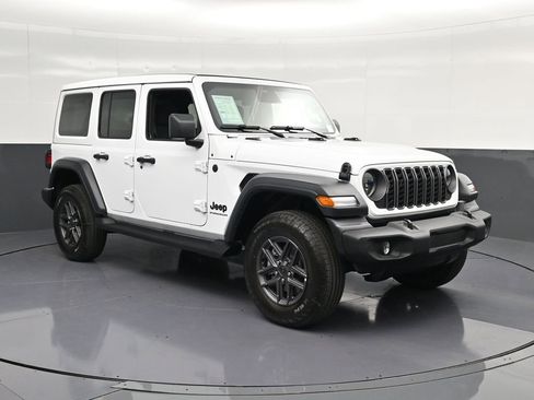 Used 2026 Jeep Wrangler Unlimited Sport AWD/4WD image 5