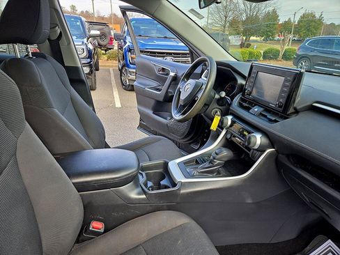 Used 2020 Toyota RAV4 LE image 19