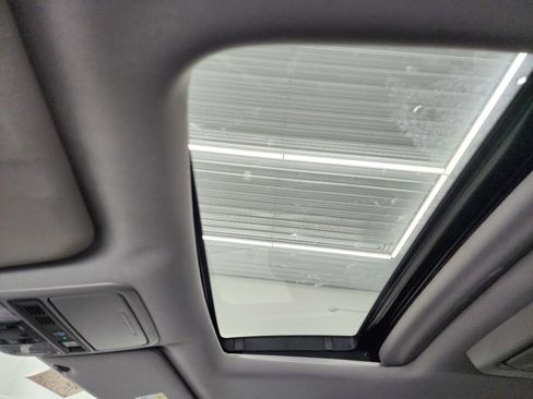 Used 2019 Honda Odyssey Elite image 14