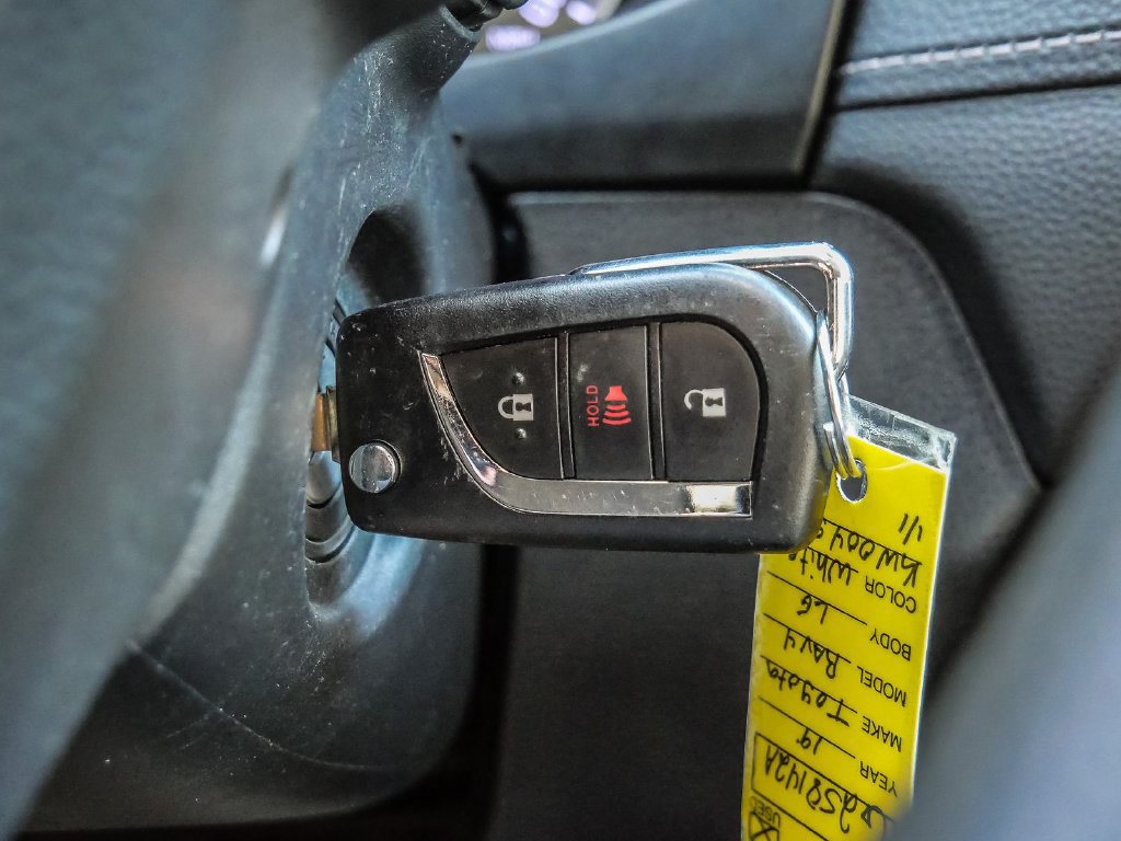 Used 2019 Toyota RAV4 LE AWD/4WD image 32