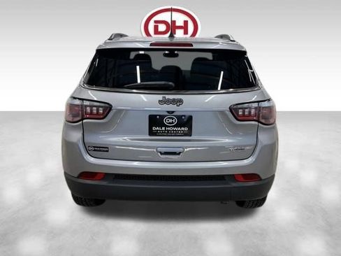 Used 2019 Jeep Compass Latitude w/ Cold Weather Group FWD image 12