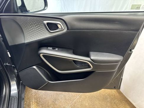 Used 2025 Kia Soul LX w/ LX Technology Package FWD image 24