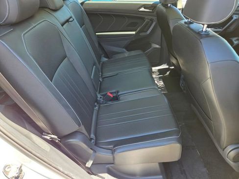 Used 2022 Volkswagen Tiguan SE w/ Panoramic Sunroof Package FWD image 19