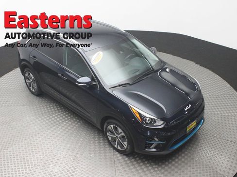 Used 2022 Kia Niro EX w/ Cold Weather Package FWD image 3