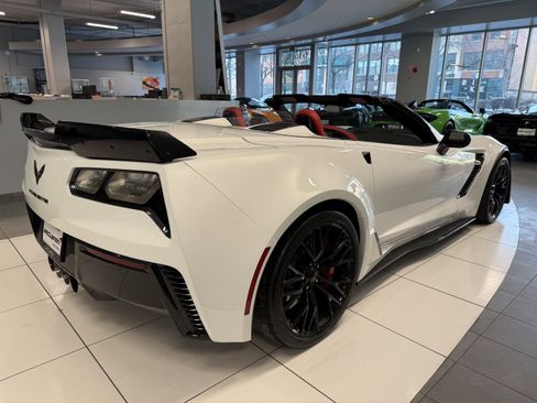 Used 2016 Chevrolet Corvette Z06 w/ 3LZ Preferred Equipment Group image 9