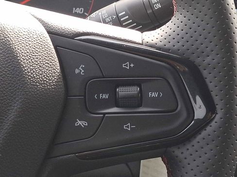 Used 2025 Chevrolet Trax RS w/ Driver Confidence Package FWD image 21