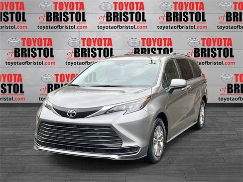 New 2026 Toyota Sienna LE image 9