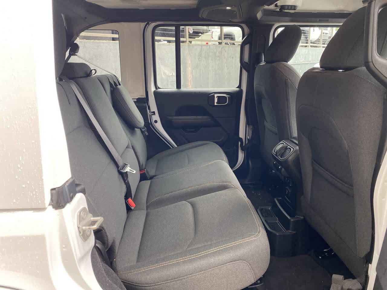 Used 2024 Jeep Wrangler Unlimited Sahara AWD/4WD image 17