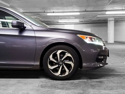 Used 2016 Honda Accord EX image 17