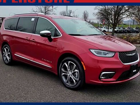 New 2026 Chrysler Pacifica Pinnacle w/ Trailer Tow Group AWD/4WD image 2