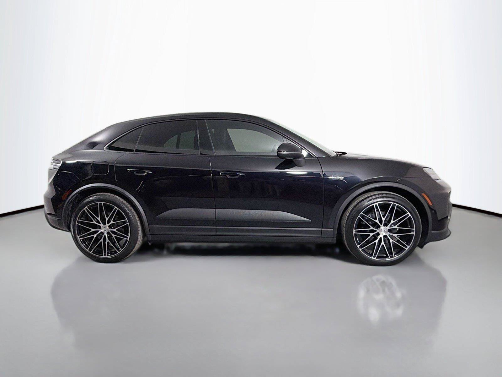 Used 2026 Porsche Macan 4 Electric AWD/4WD image 8