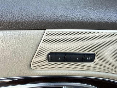 Used 2013 INFINITI M37 w/ Premium Pkg RWD image 12