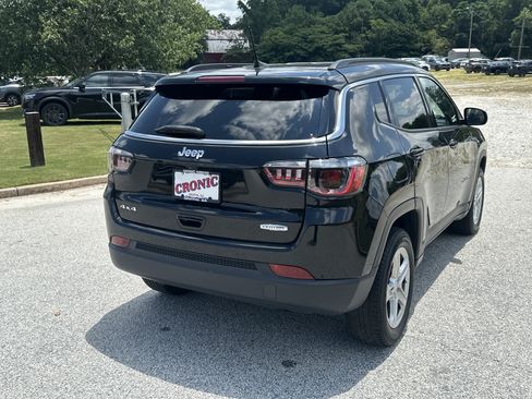 Used 2024 Jeep Compass Latitude AWD/4WD image 5